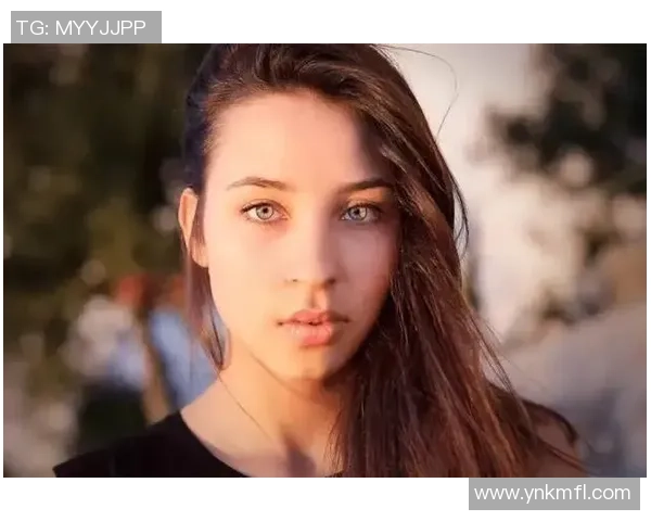 足球场上的女记者：她们如何用镜头捕捉明星背后的故事与激情