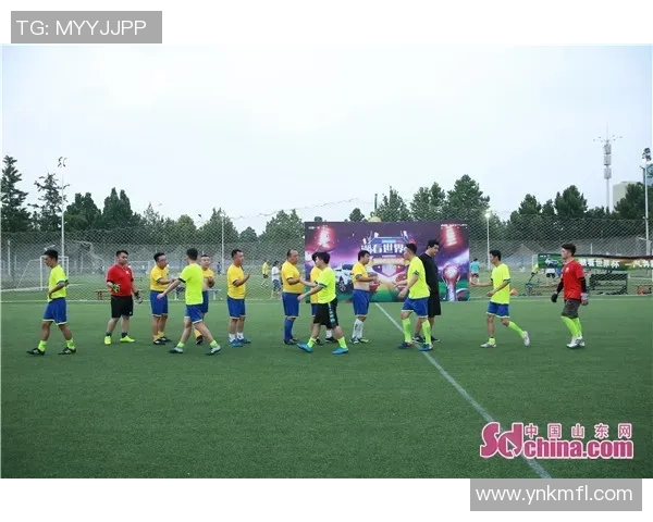 足球明星欢聚一堂畅饮美味饮料共庆胜利时刻